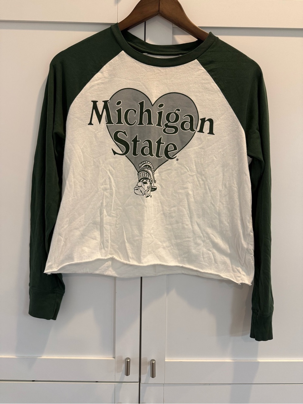 Tailgate Michigan State Spartans Heart Raglan Long Sleeve Crop Top Small